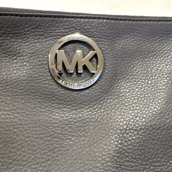 MICHAEL KORS Gray Pebble Leather Wristlet Zip Top - Picture 4 of 9
